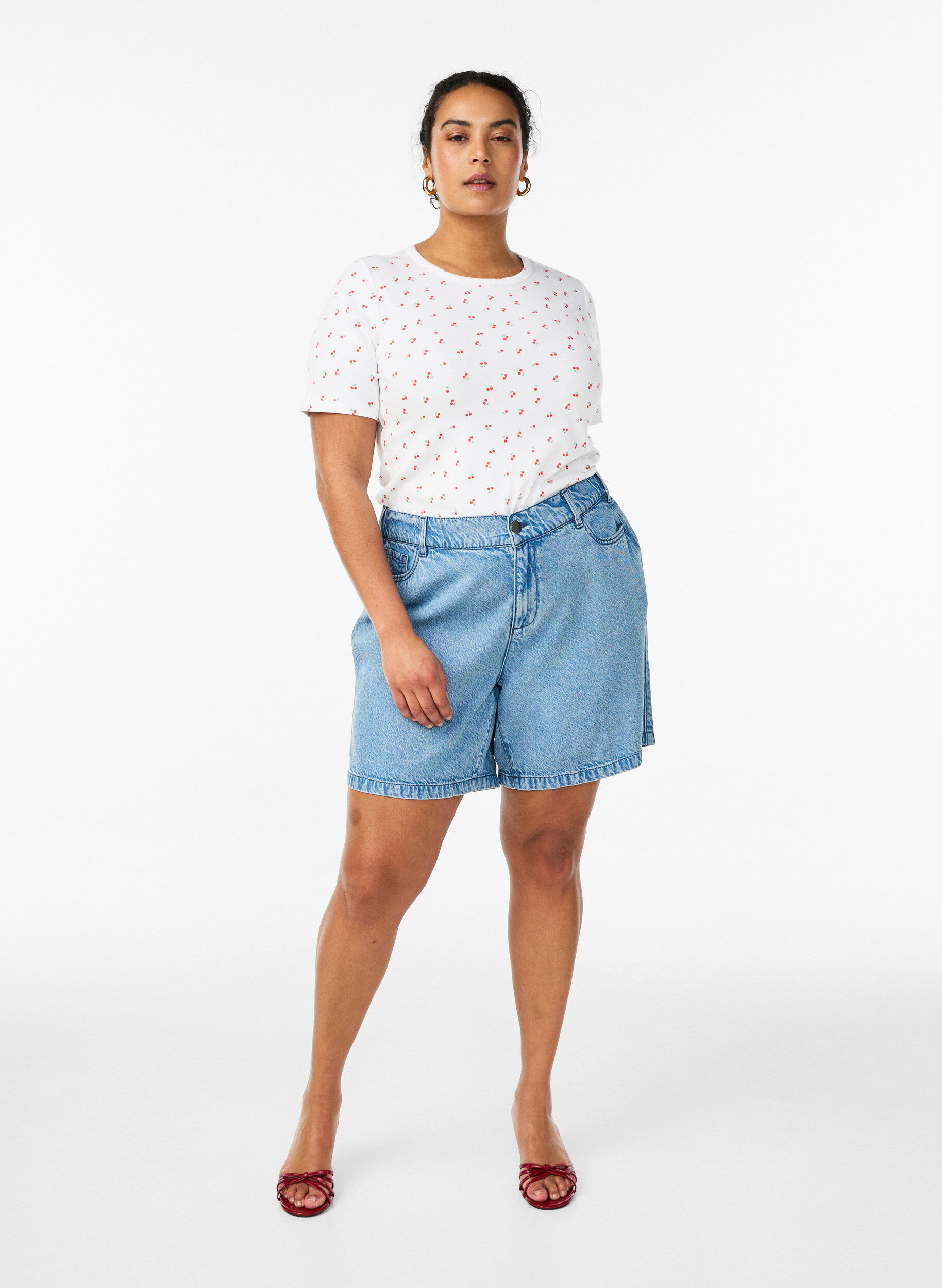 Zizzi T-shirt i bomull med helt&auml;ckande tryck, Vanilla, Model image number 1