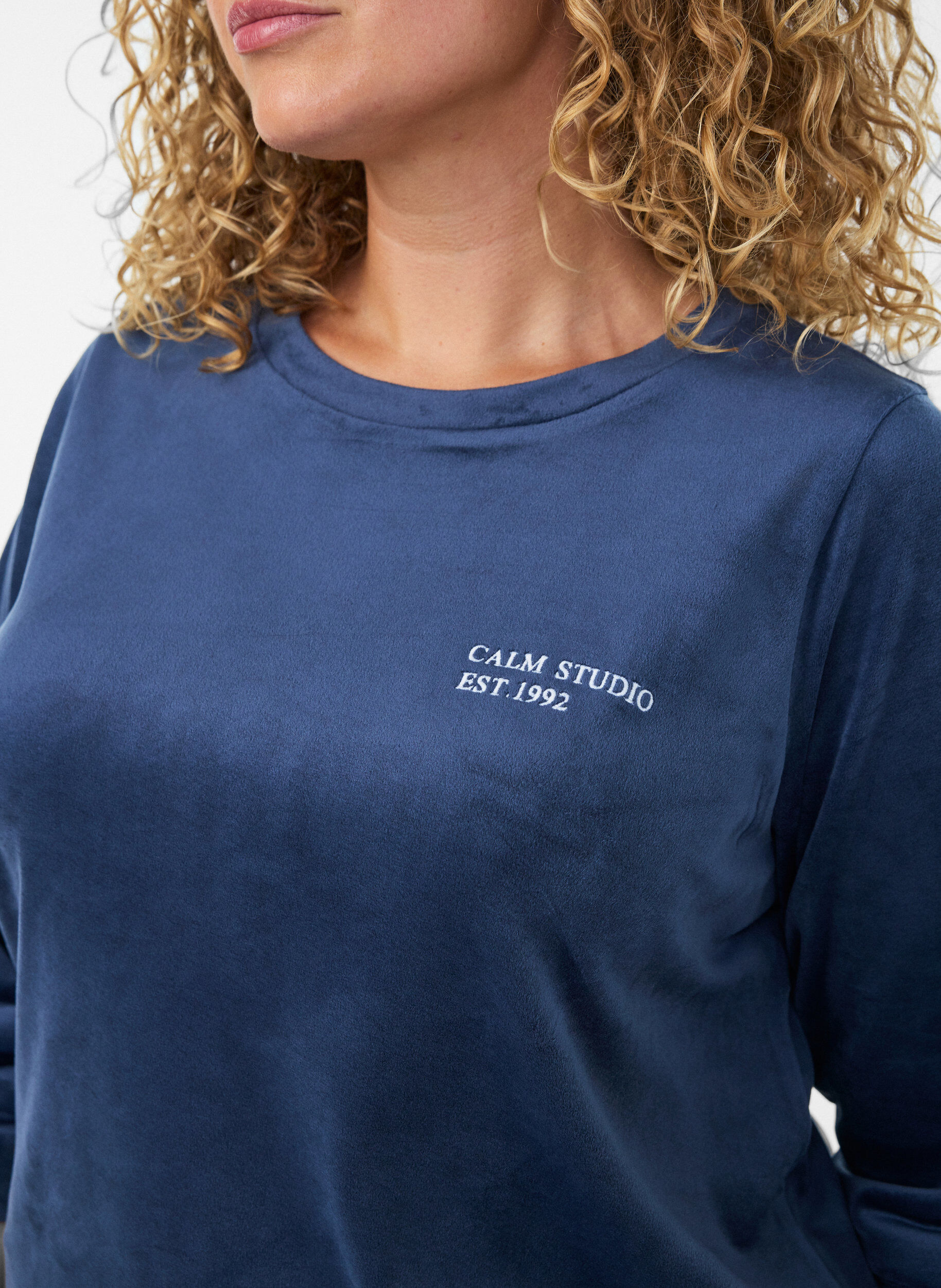 ZizziBlus i velour med broderad text, Bl&aring;, Model image number 3