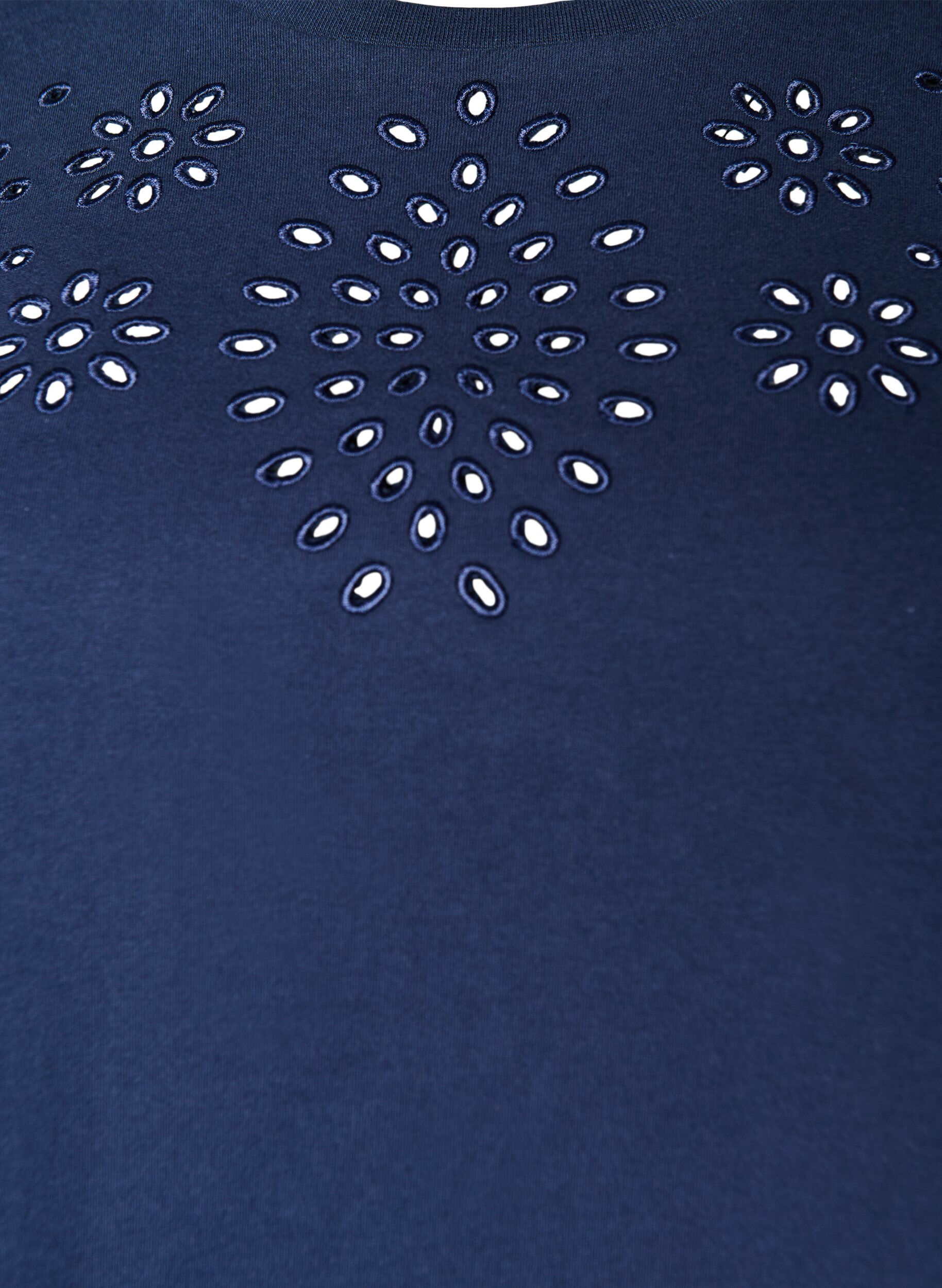 ZizziT-shirt i ekologisk bomull med h&aring;lbroderi, Bl&aring;, Packshot image number 2