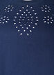 T-shirt i ekologisk bomull med h&aring;lbroderi, Bl&aring;, Packshot image number 2