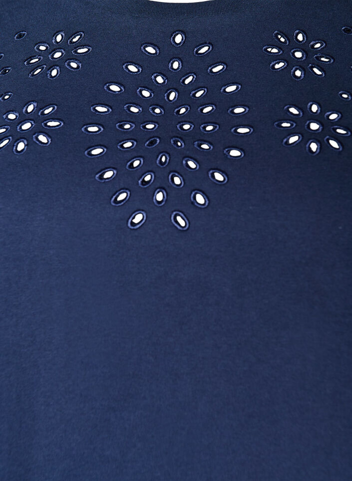 T-shirt i ekologisk bomull med h&aring;lbroderi, Bl&aring;, Packshot image number 2