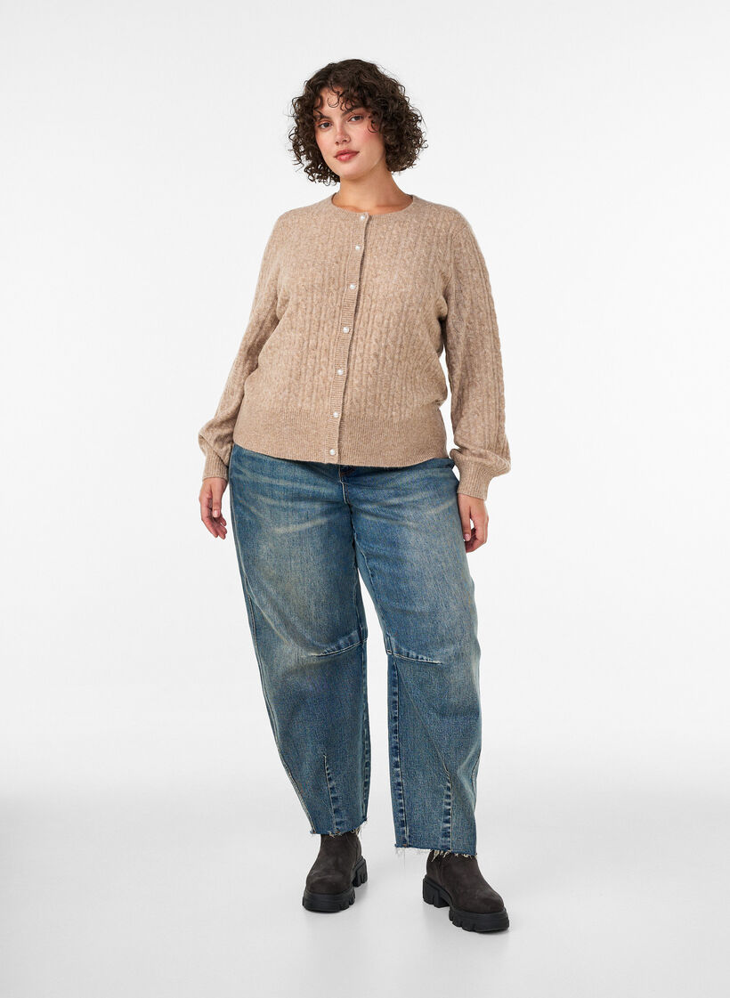 Fl&auml;tstickad kofta med p&auml;rlknappar, Beige, Model image number 1