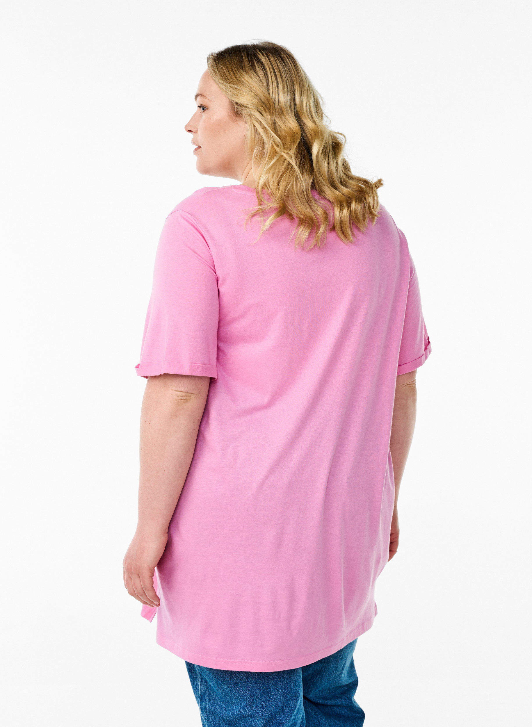 Zizzi Enf&auml;rgad oversize t-shirt med v-hals, Rosa, Model image number 2