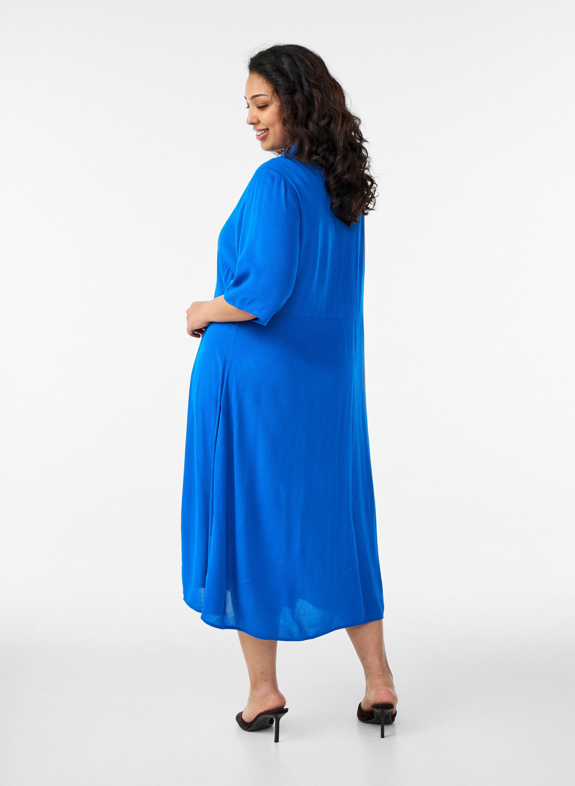 ZizziMidikl&auml;nning i skjortmodell med korta &auml;rmar, Bl&aring;, Model image number 1