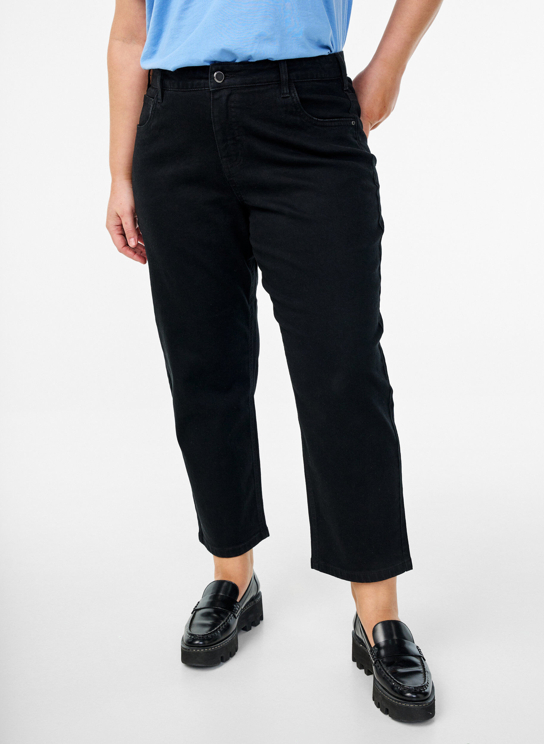 ZizziCroppade Vera-jeans med raka ben, Svart, Model image number 2