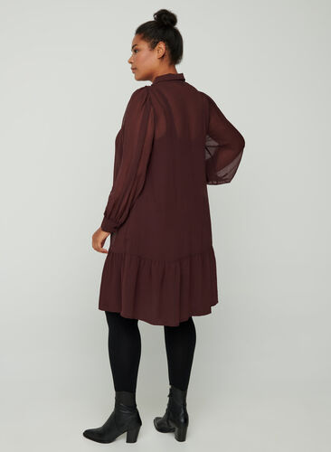 Långärmad klänning med knappstängning, Fudge, Model image number 1