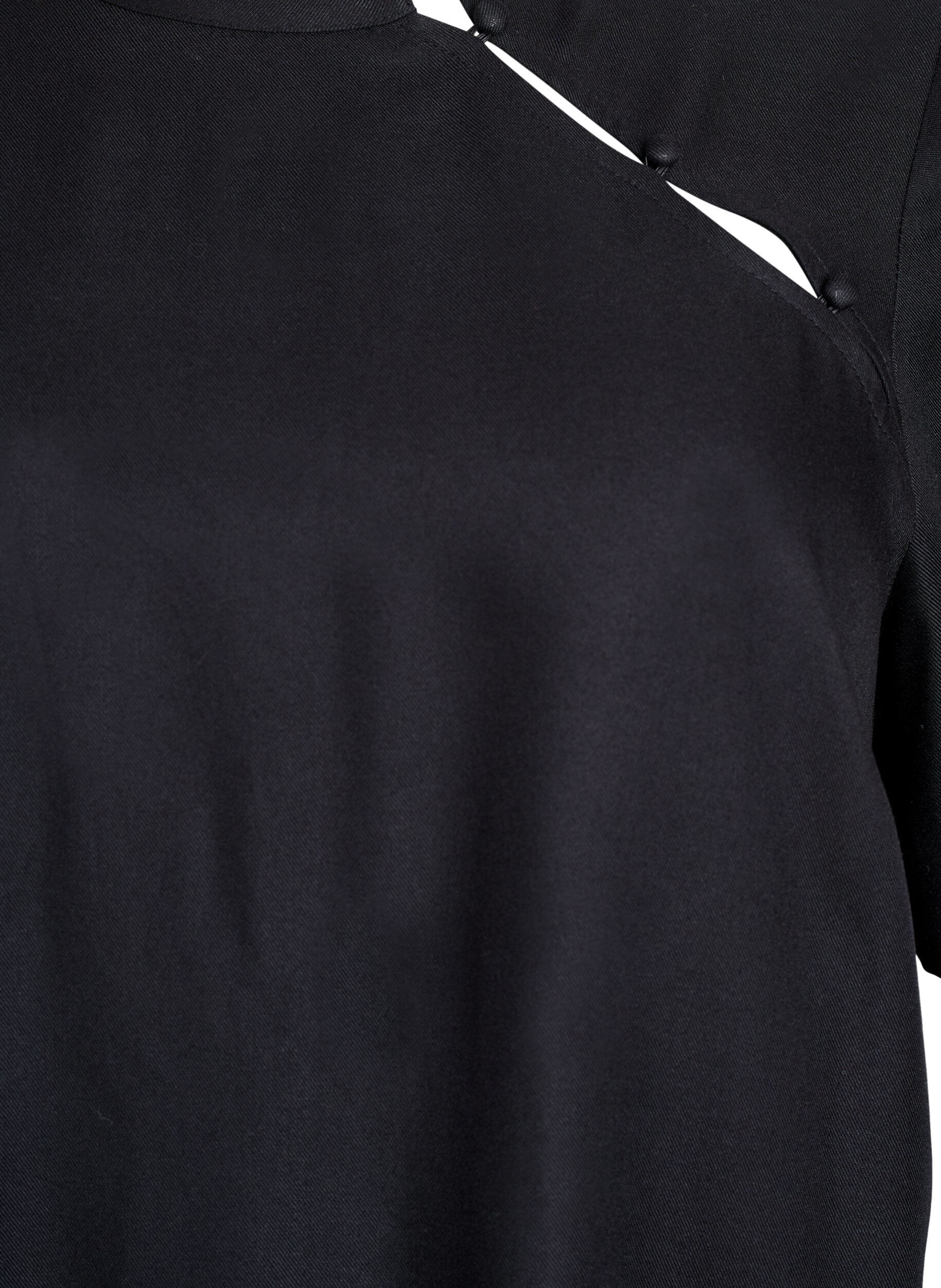 Zizzi Kort&auml;rmad blus med diagonal kn&auml;ppning, Svart, Packshot image number 2