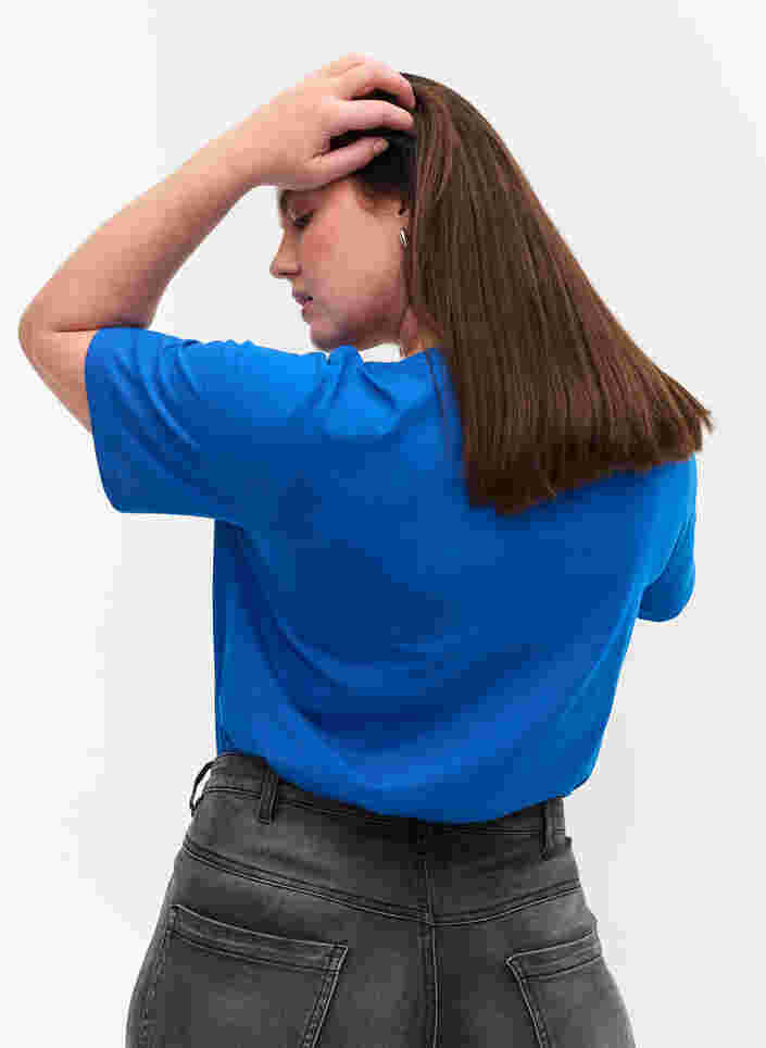 T-shirt i ekologisk bomull med v-ringning, Princess Blue, Model image number 1