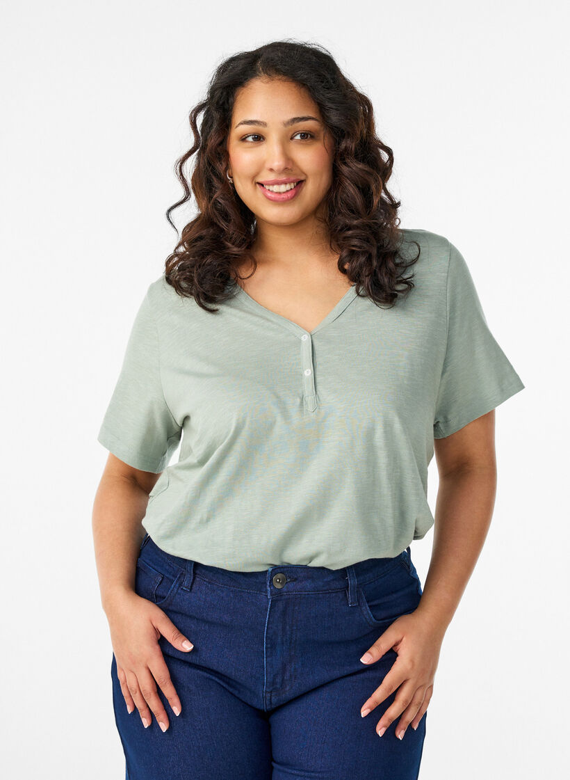 T-shirt med knappdetalj, Gr&ouml;n, Model image number 0