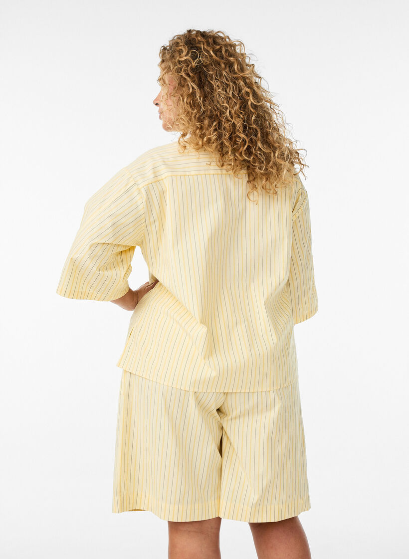 Randiga shorts med h&ouml;g midja i l&ouml;s passform, Gul, Model image number 2