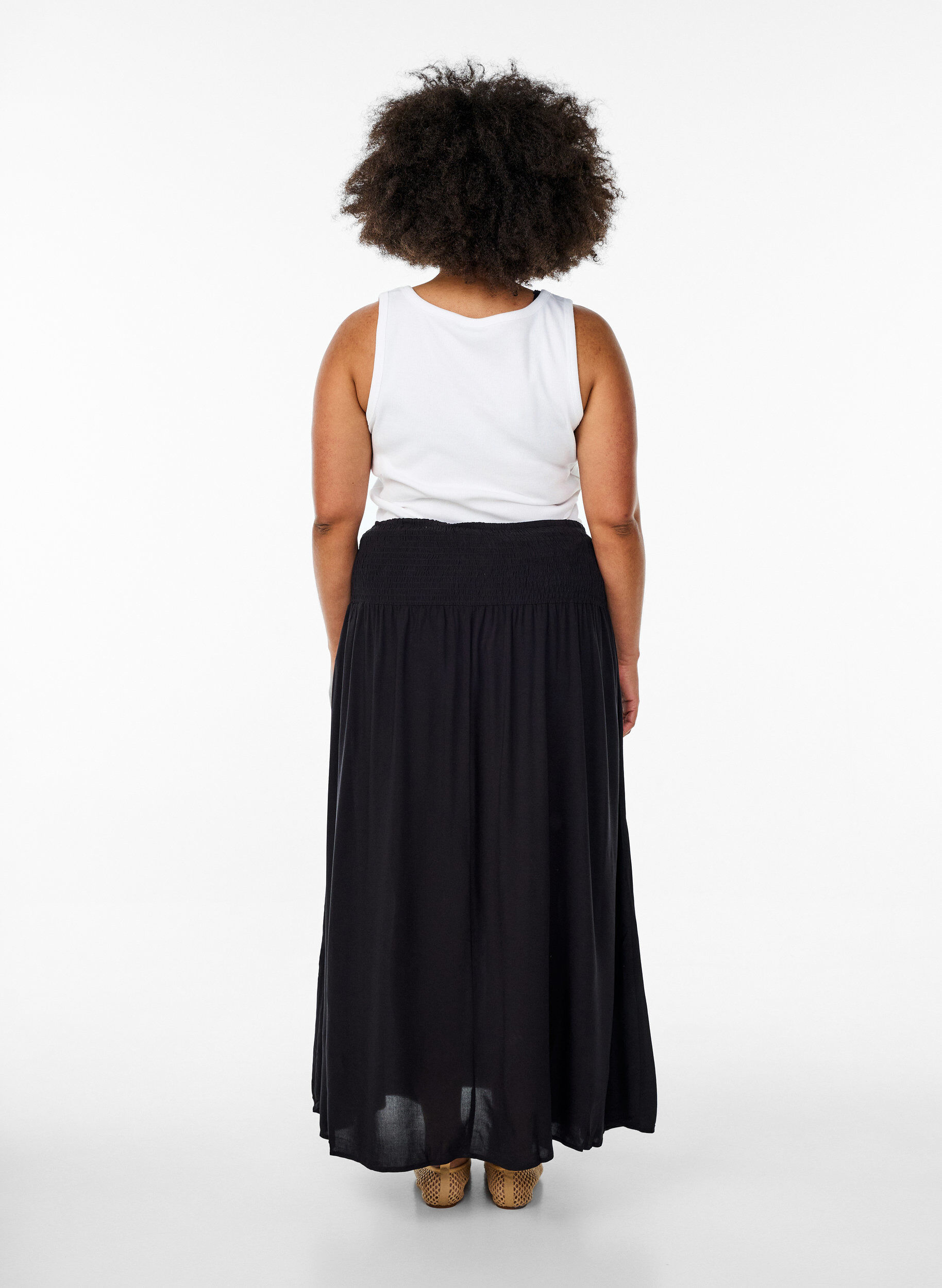 ZizziMaxikjol i viskos med smock, Svart, Model image number 2