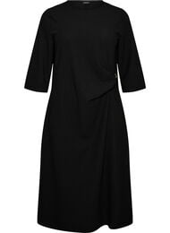 Kl&auml;nning i jersey med drapering och dekorativt sp&auml;nne, Svart