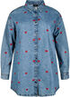 Lös jeanskjorta med broderade läppar, Light Blue Kiss, Packshot image number 0