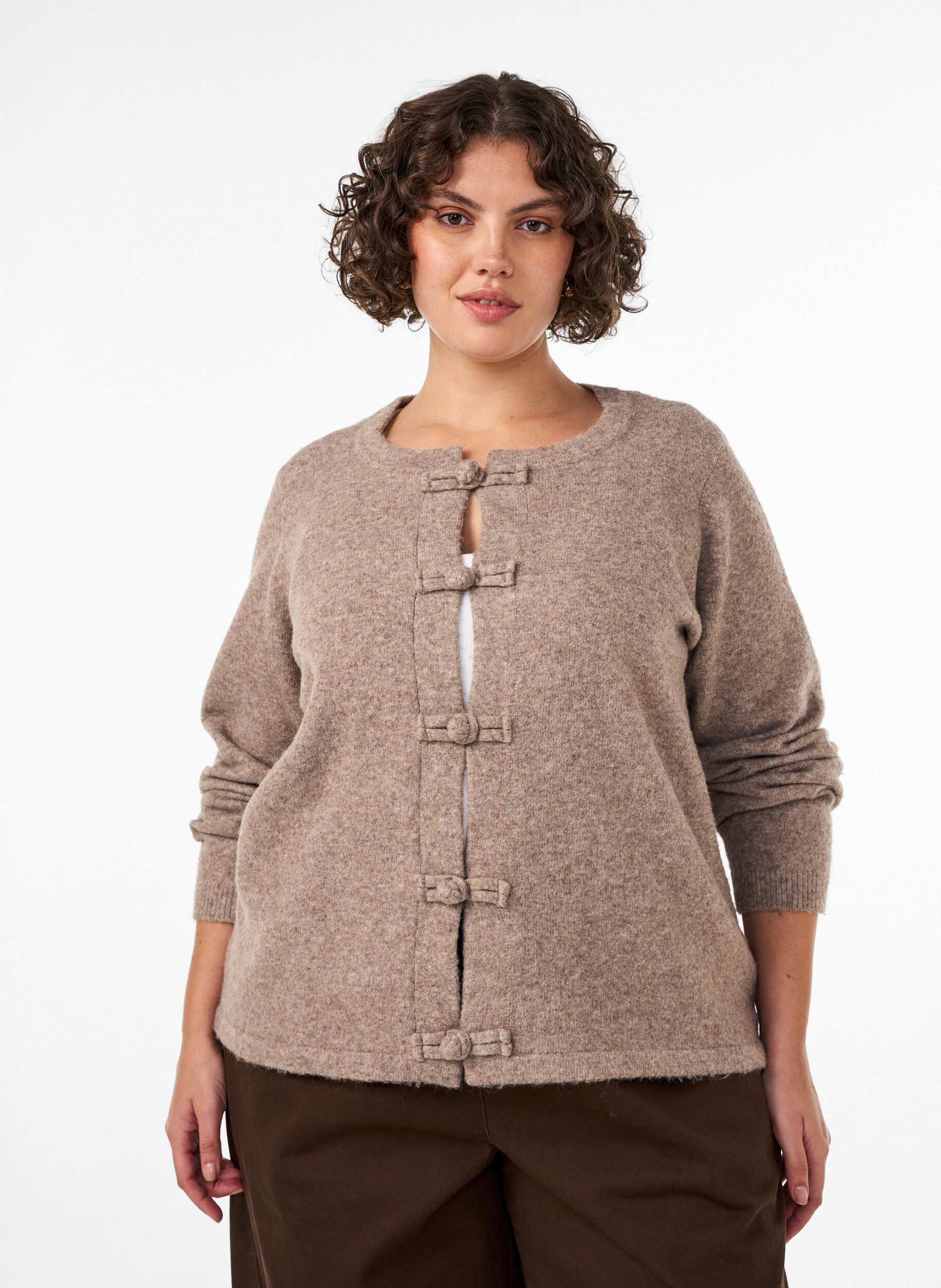 Cardigan med knutkn&auml;ppning, Beige, Model