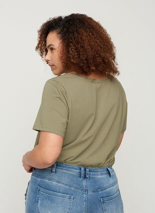 Basis t-shirt, Deep Lichen Green, Model image number 1