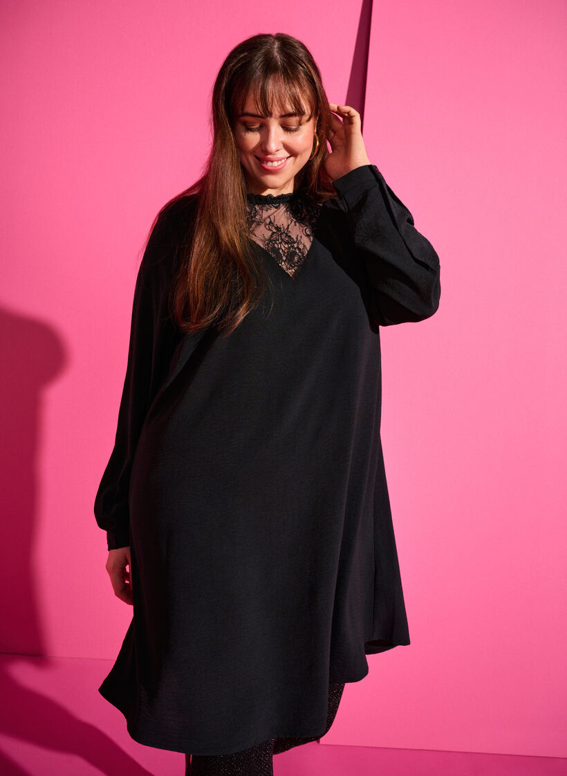 Klänning med spetsdetaljer, Black, Image image number 0