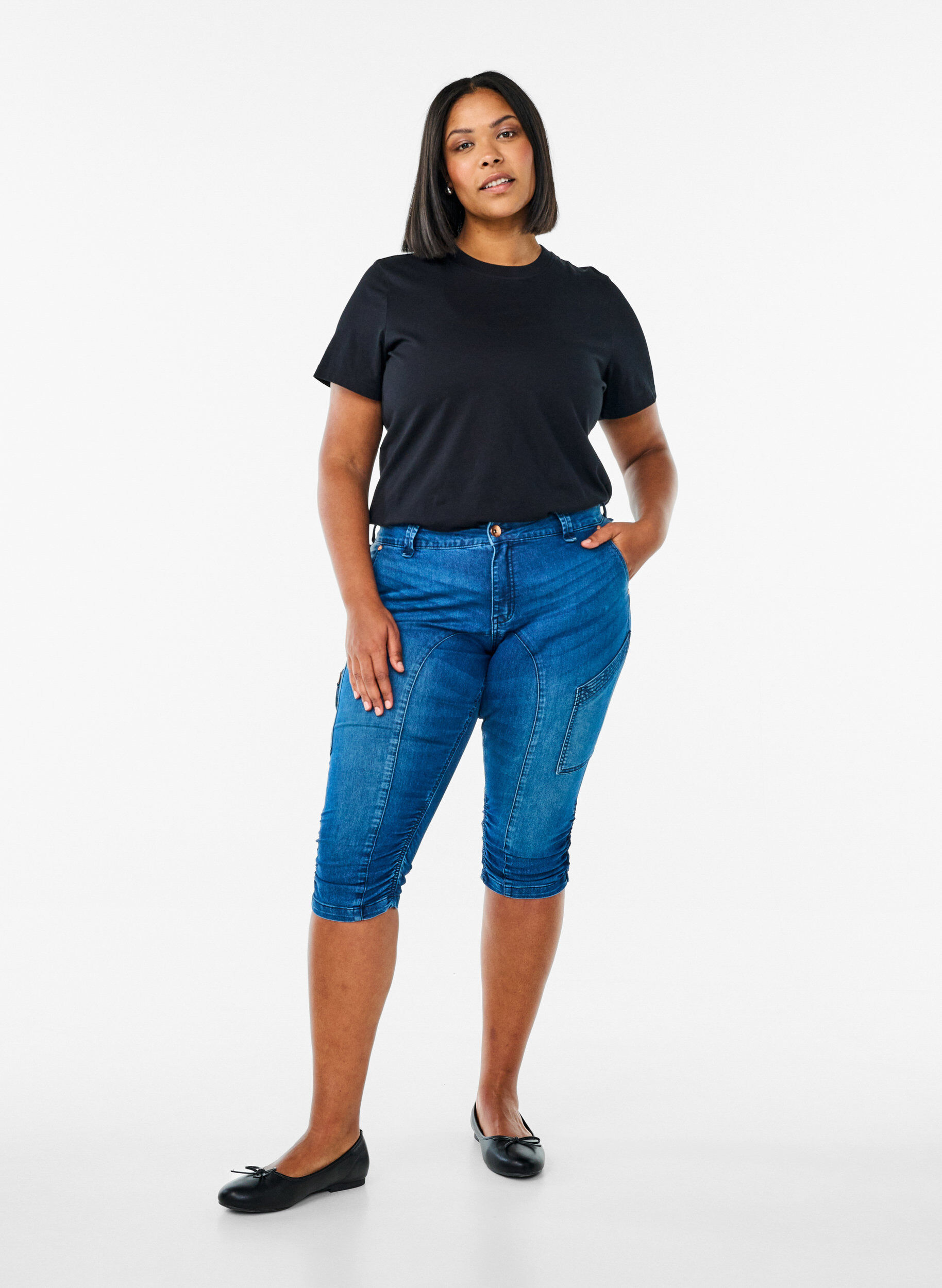 Caprijeans med smal passform och fickor, Bl&aring;, Model