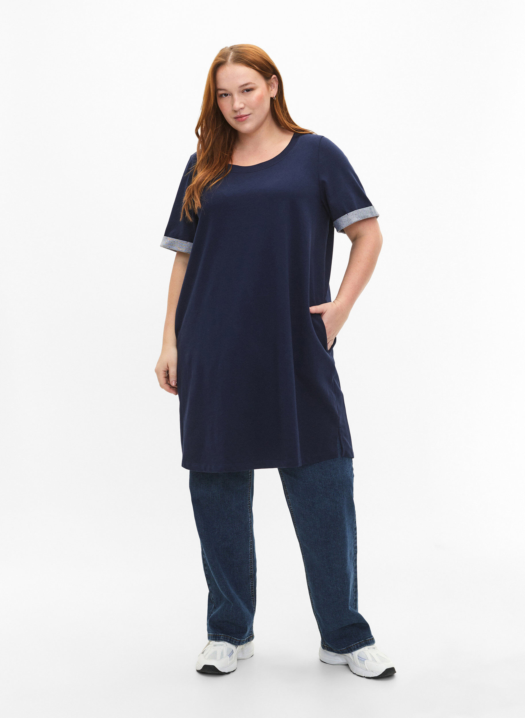 Zizzi Kort&auml;rmad sweatshirtkl&auml;nning med fickor, Black Iris, Model image number 2