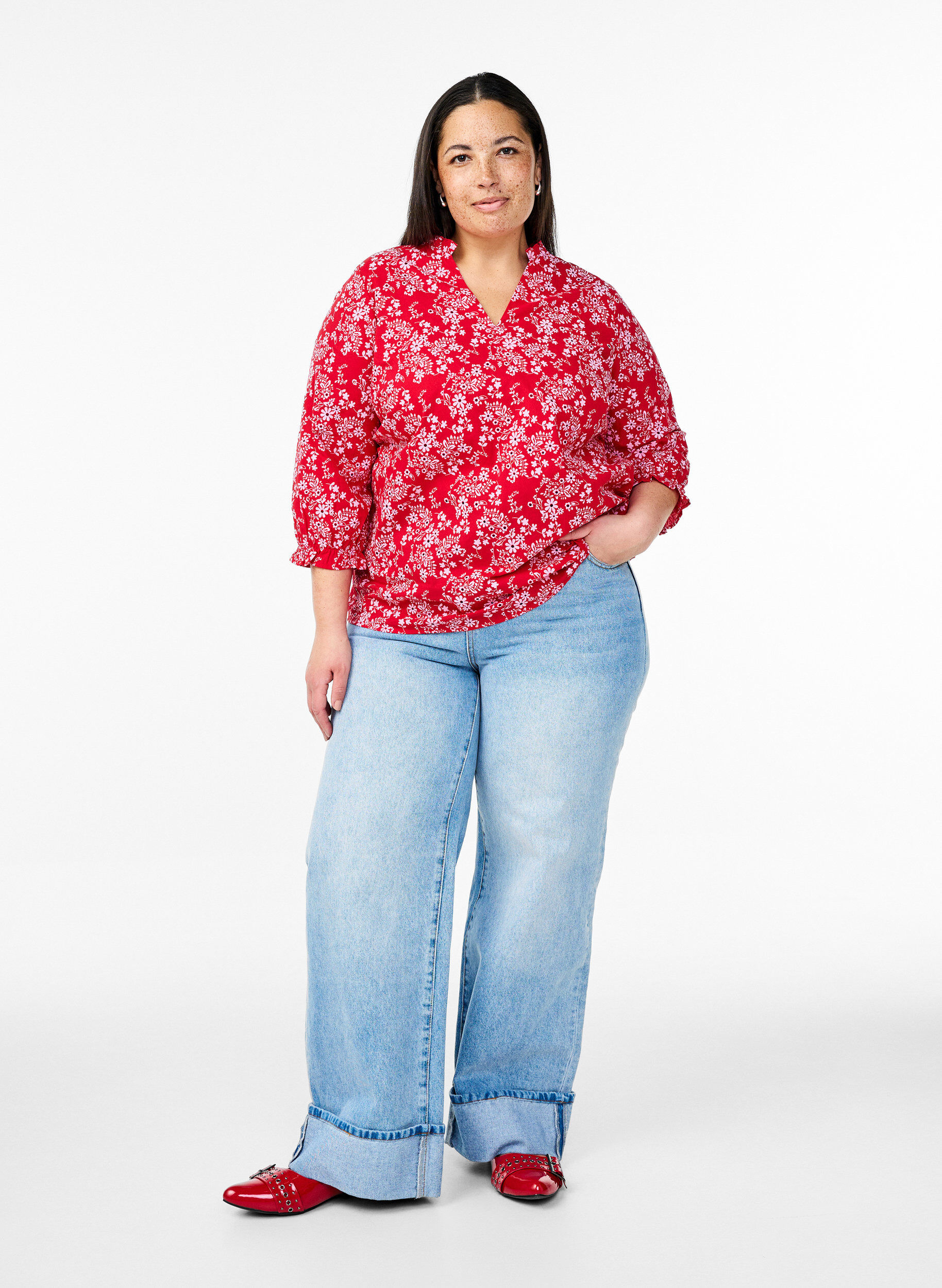 Zizzi Blus i bomull med blomm&ouml;nster, R&ouml;d, Model image number 1