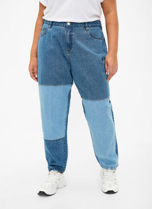 Mille mom fit-jeans med färgblock och hög midja, Light Blue Denim, Model image number 2