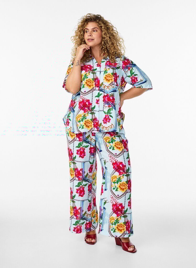 Byxor med raka ben i f&auml;rgglatt m&ouml;nster, Bl&aring;, Model image number 0