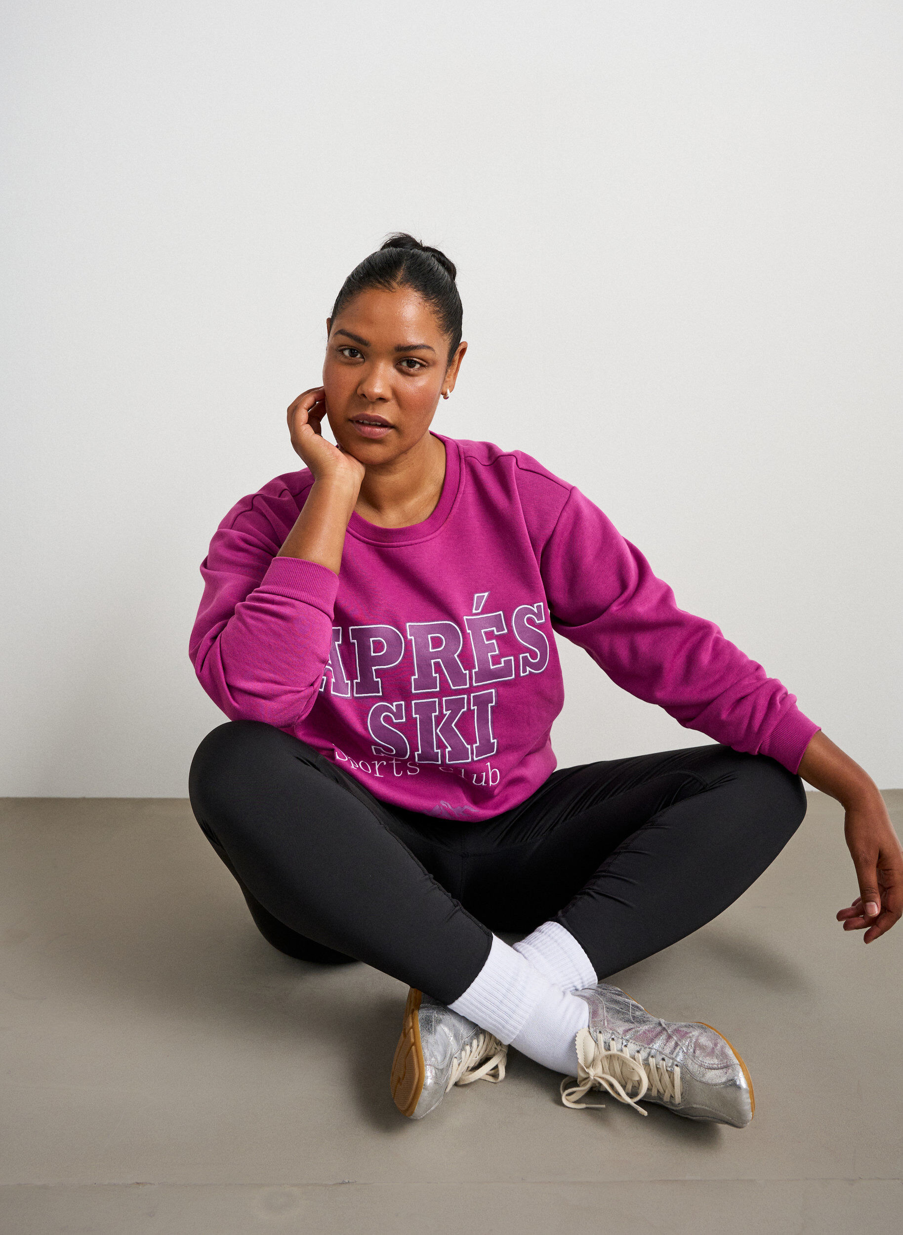 Sweatshirt med texttryck, Lila, Model