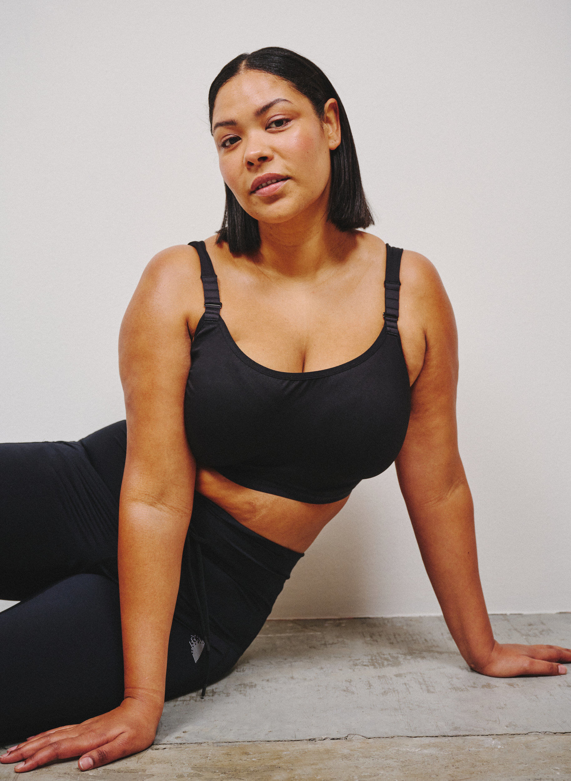 ZizziSport-BH med h&ouml;gt st&ouml;d med bygel och vadderade axelband, Svart, Image image number 0