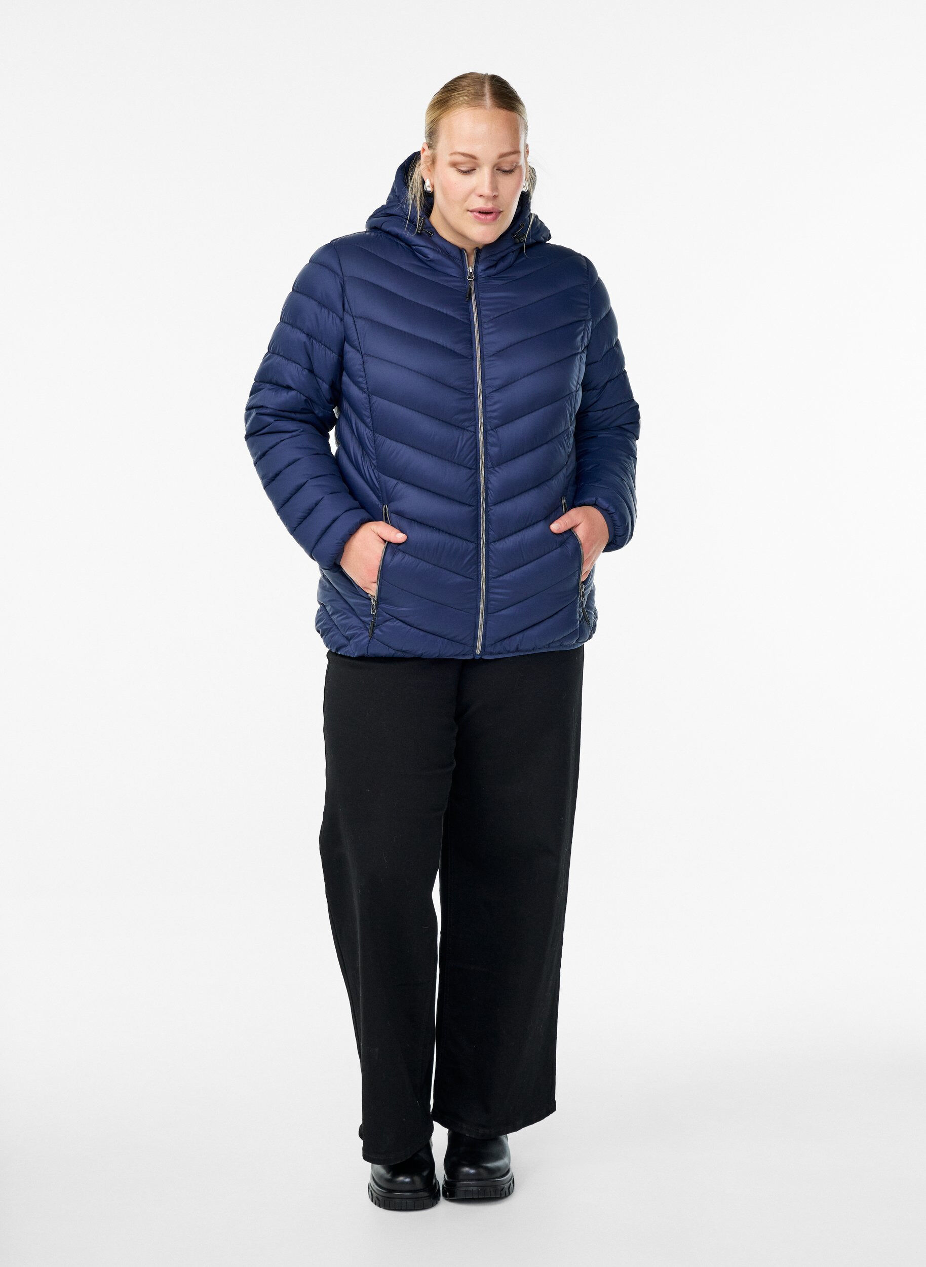 ZizziL&auml;ttviktsjacka med huva, Bl&aring;, Model image number 1