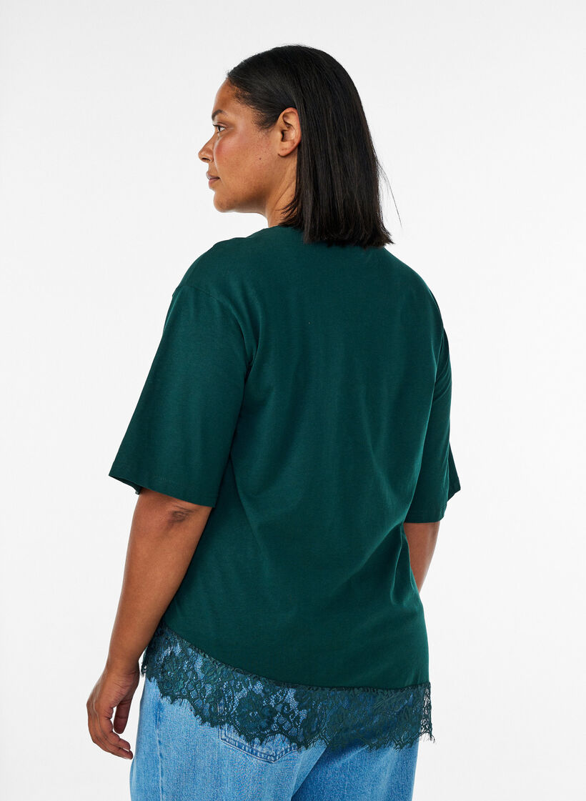 T-shirt med asymmetrisk spetskant, Gr&ouml;n, Model image number 2