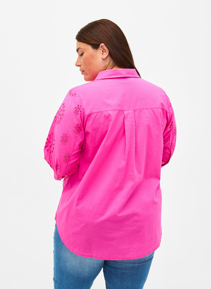 Skjortblus med anglaise-broderier och trekvartsärmar, Raspberry Rose, Model image number 1