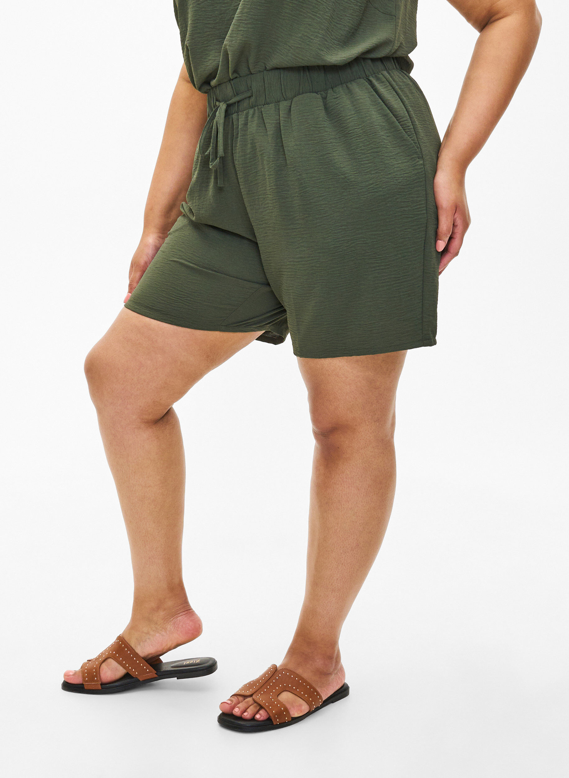 ZizziShorts med fickor och res&aring;r i midjan, Gr&ouml;n, Model image number 3