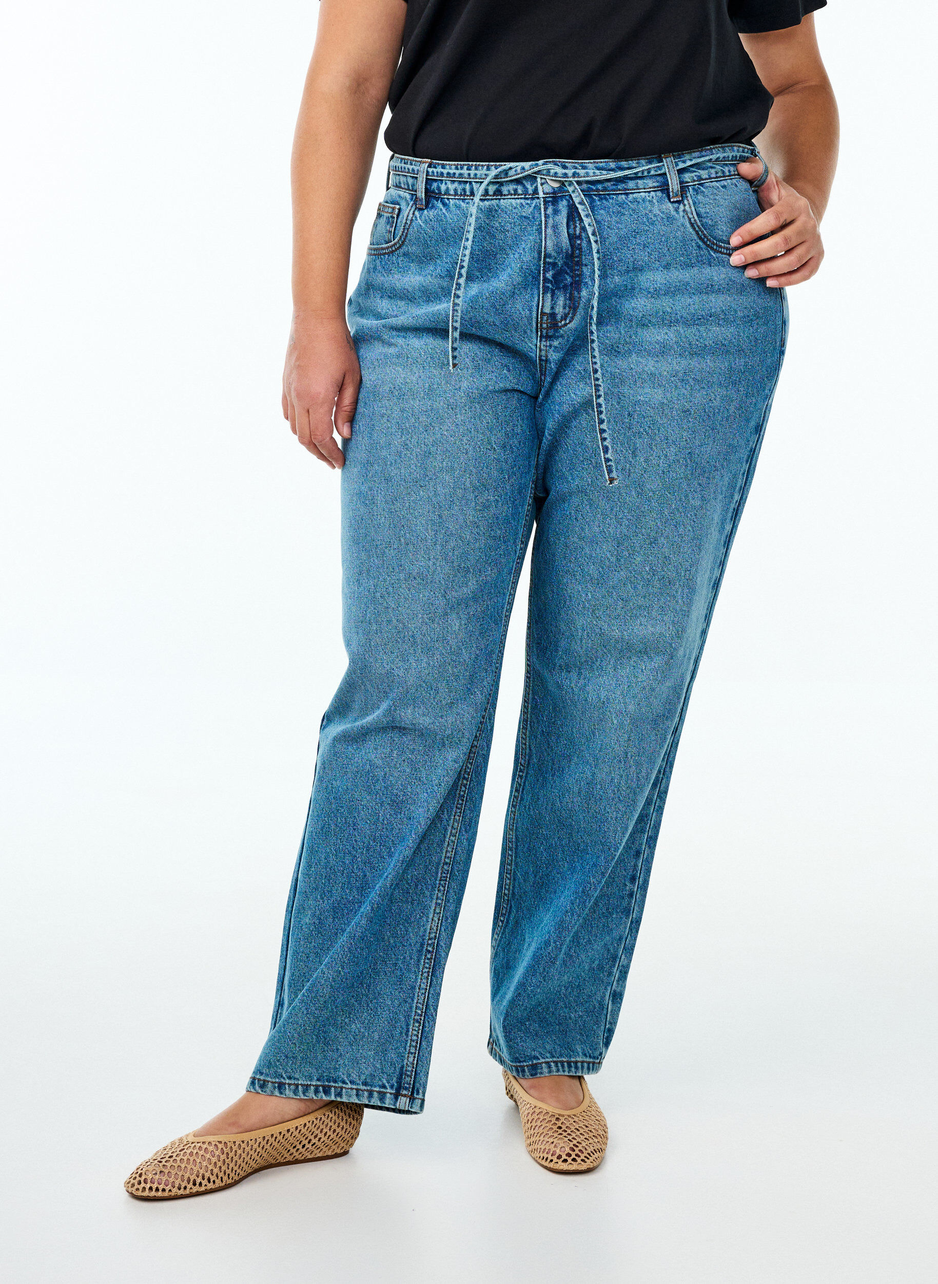 Zizzi Raka jeans med knytsk&auml;rp, Bl&aring;, Model image number 2