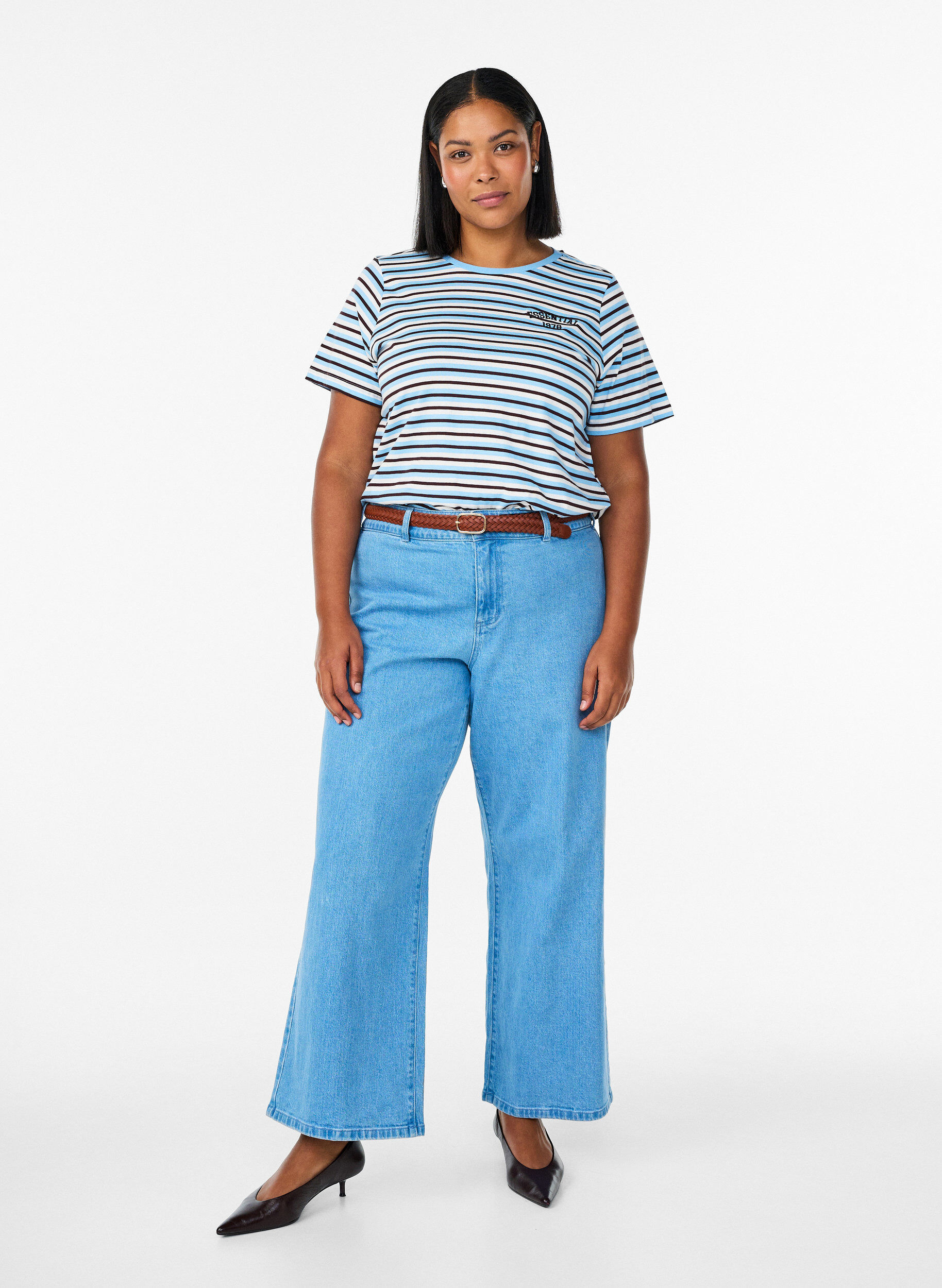 Zizzi T-shirt i bomull med r&auml;nder, Bl&aring;, Model image number 1