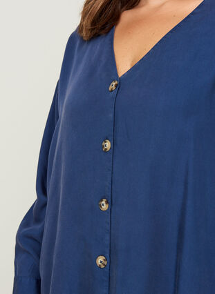 Skjorta i lyocell med v-ringning, Dark Denim, Model image number 2