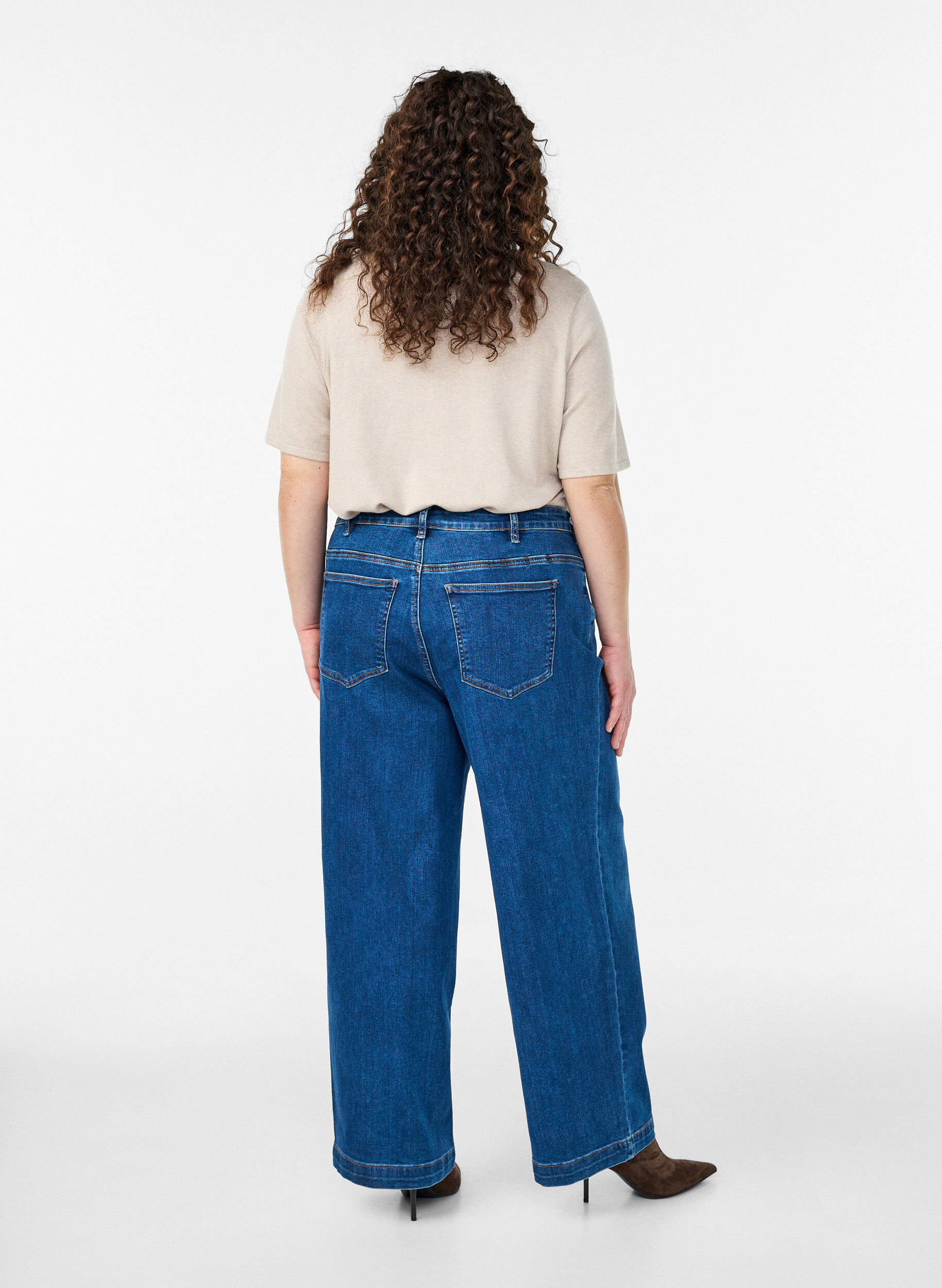 Zizzi Kiana jeans med rak passform och h&ouml;g midja, Bl&aring;, Model image number 1