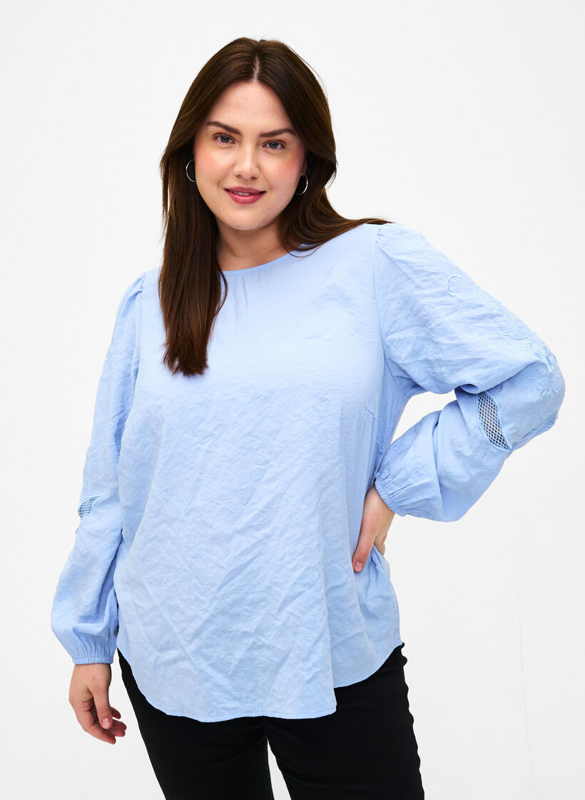 Blus i TENCEL™ Modal med broderidetaljer, Serenity, Model image number 0