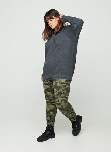 Cropped jeans med camouflageprint, Ivy Green/Camo, Model image number 0