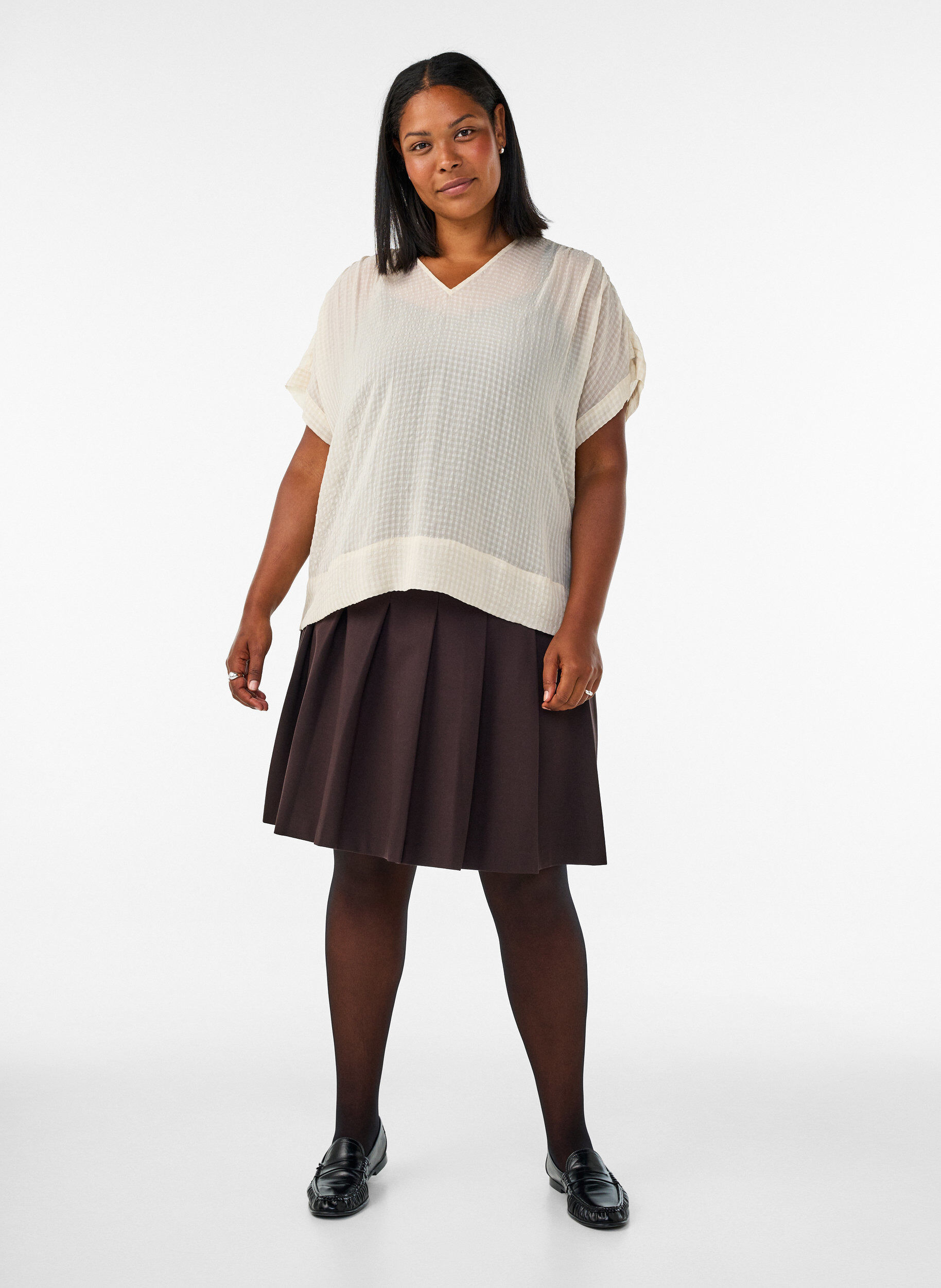 ZizziBlus i seersucker med v-ringning, Beige, Model image number 1