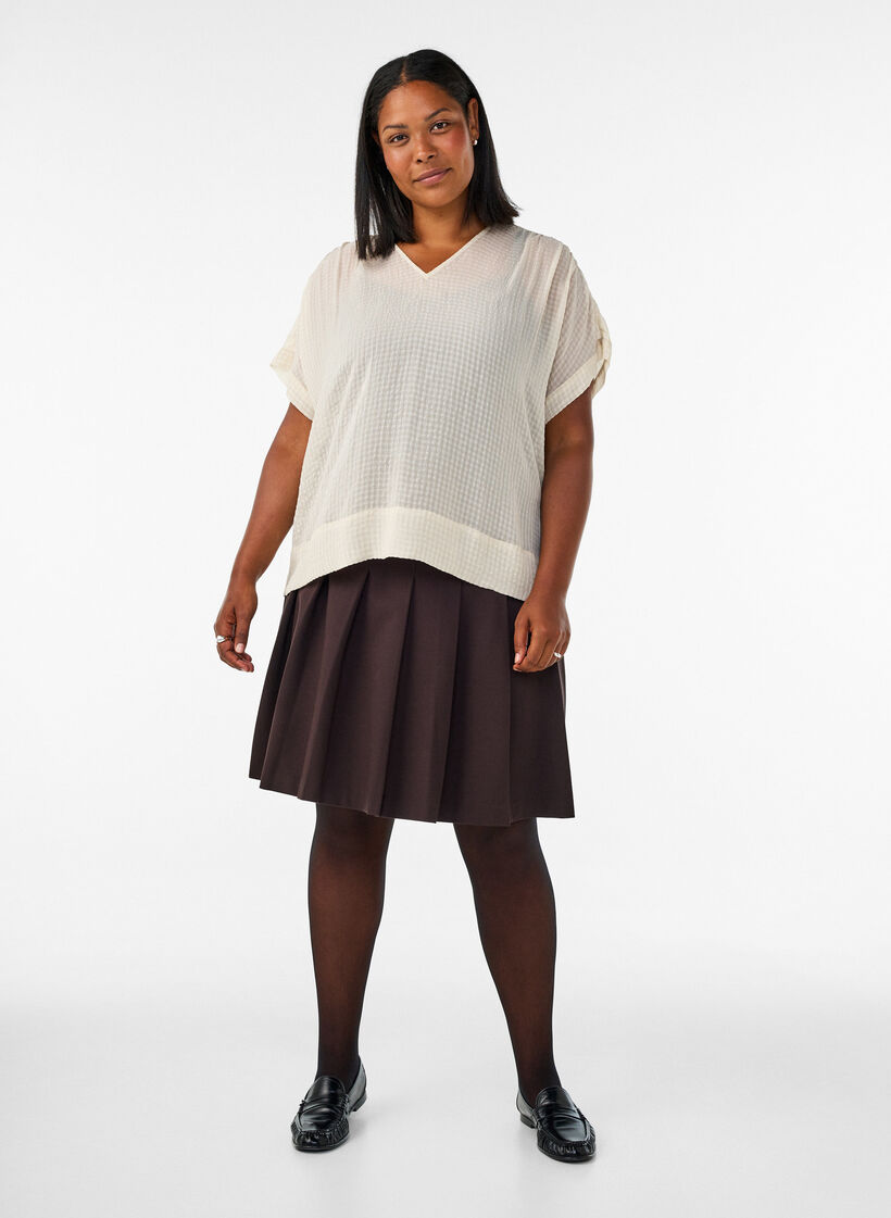 Blus i seersucker med v-ringning, Beige, Model image number 1