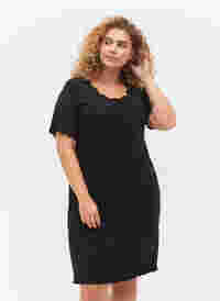 Kortärmad sovklänning med spets, Black, Model