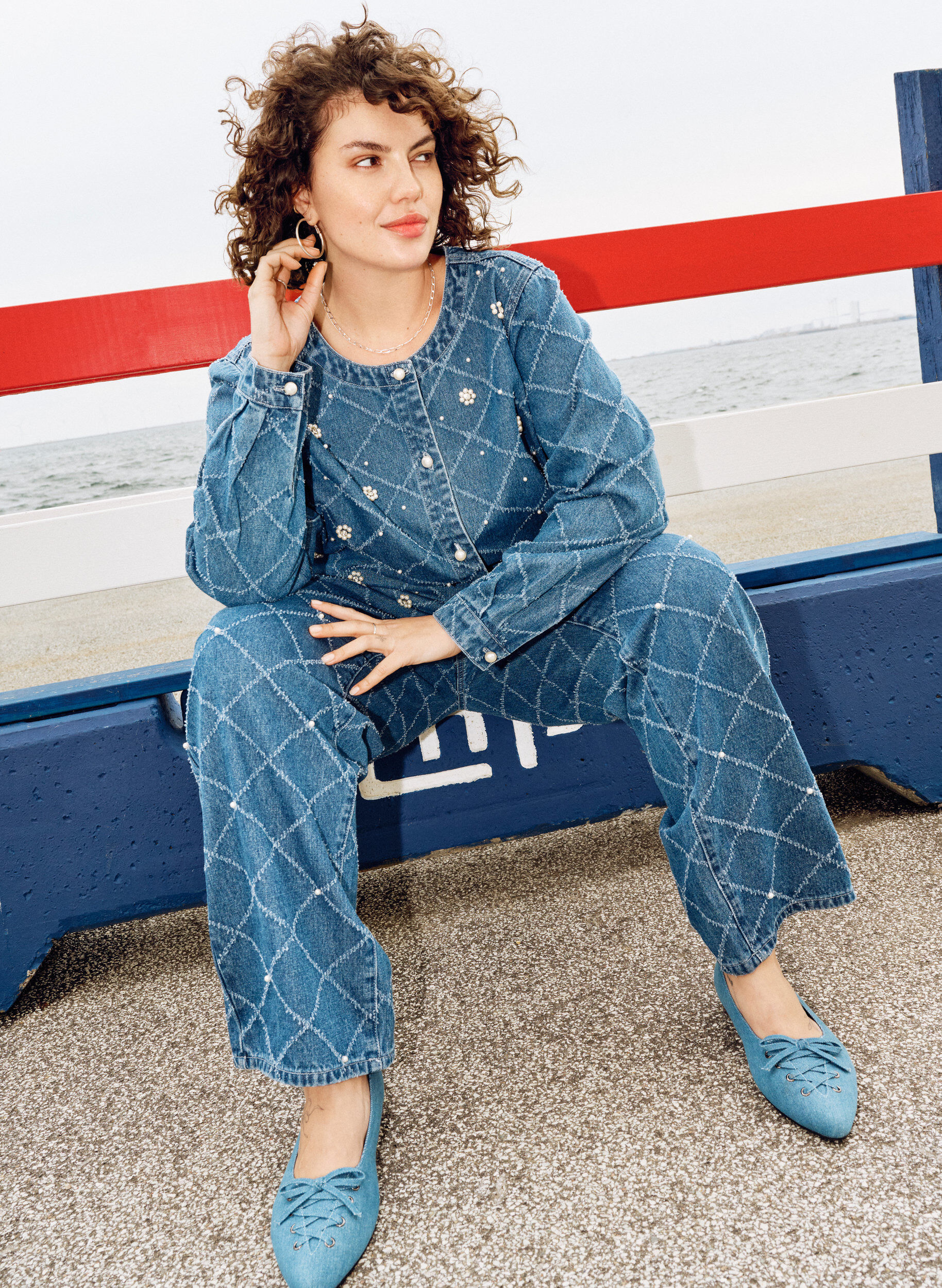 Kiana jeans med h&ouml;g midja och slitningar