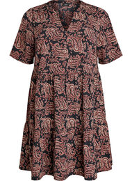 Kort&auml;rmad kl&auml;nning med A-linje och sk&auml;rningar, Svart