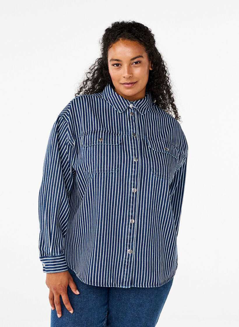 Enfärgad jeansskjorta med bröstfickor, Blue Denim Stripe, Model image number 0