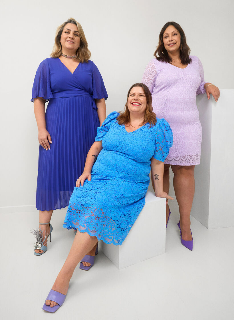 V-ringad klänning i spets med långa ärmar, Pastel Lilac, Image image number 0