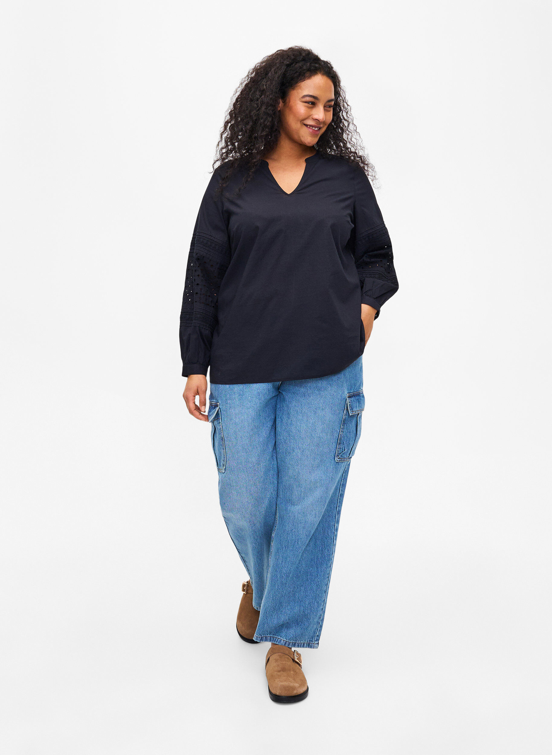 Zizzi L&aring;ng&auml;rmad blus med dekorativa detaljer, Black, Model image number 3