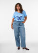 T-shirt i bomull med tryck framtill och v-ringning, Bl&aring;, Model image number 1