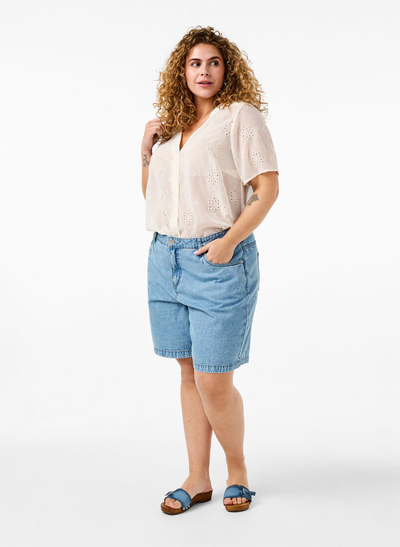 Kortärmad skjortblus med broderi anglaise, Antique White, Model image number 2