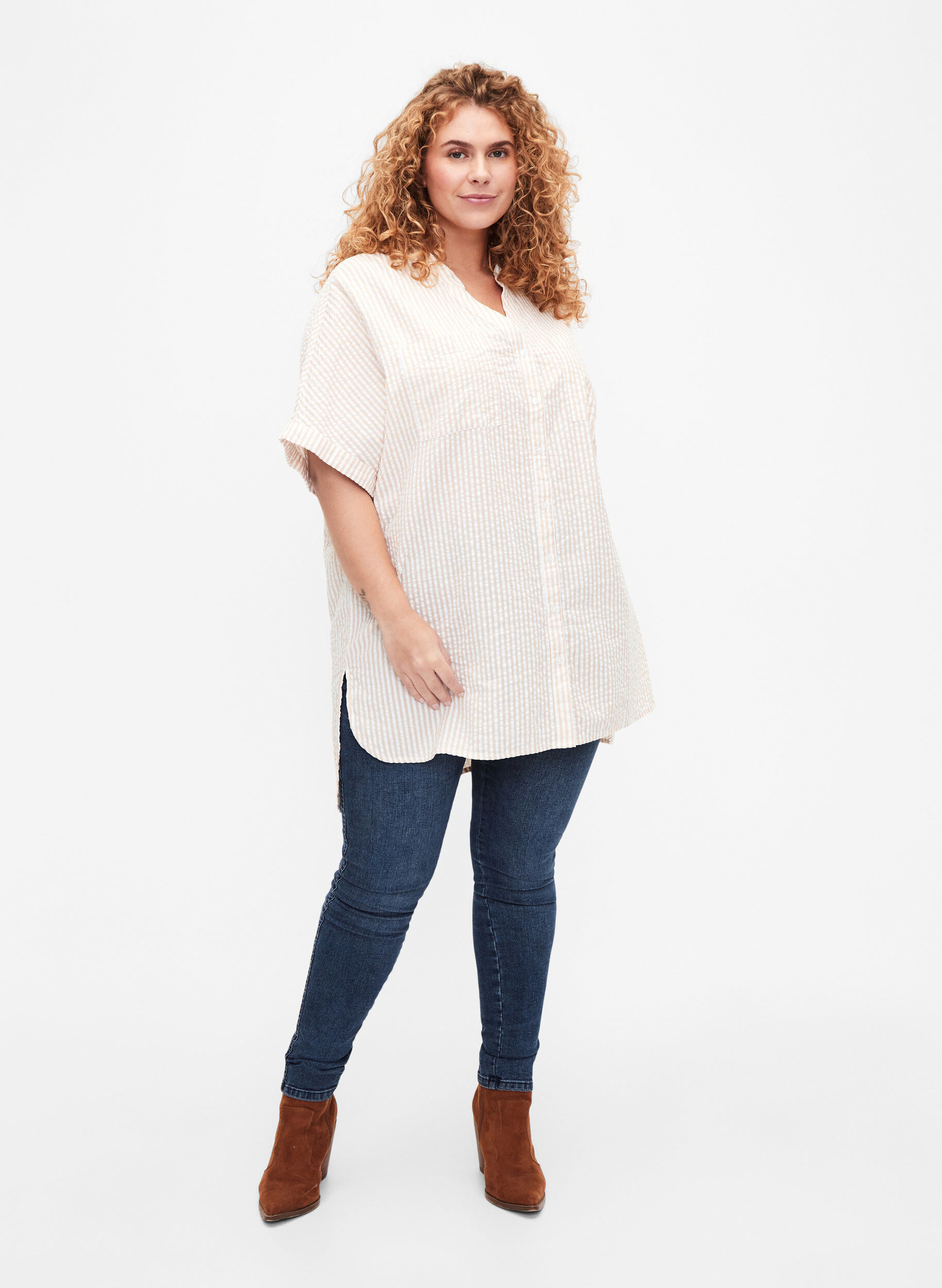 Zizzi Randig skjorta med br&ouml;stfickor, Natrual/S. Stripe, Model image number 2