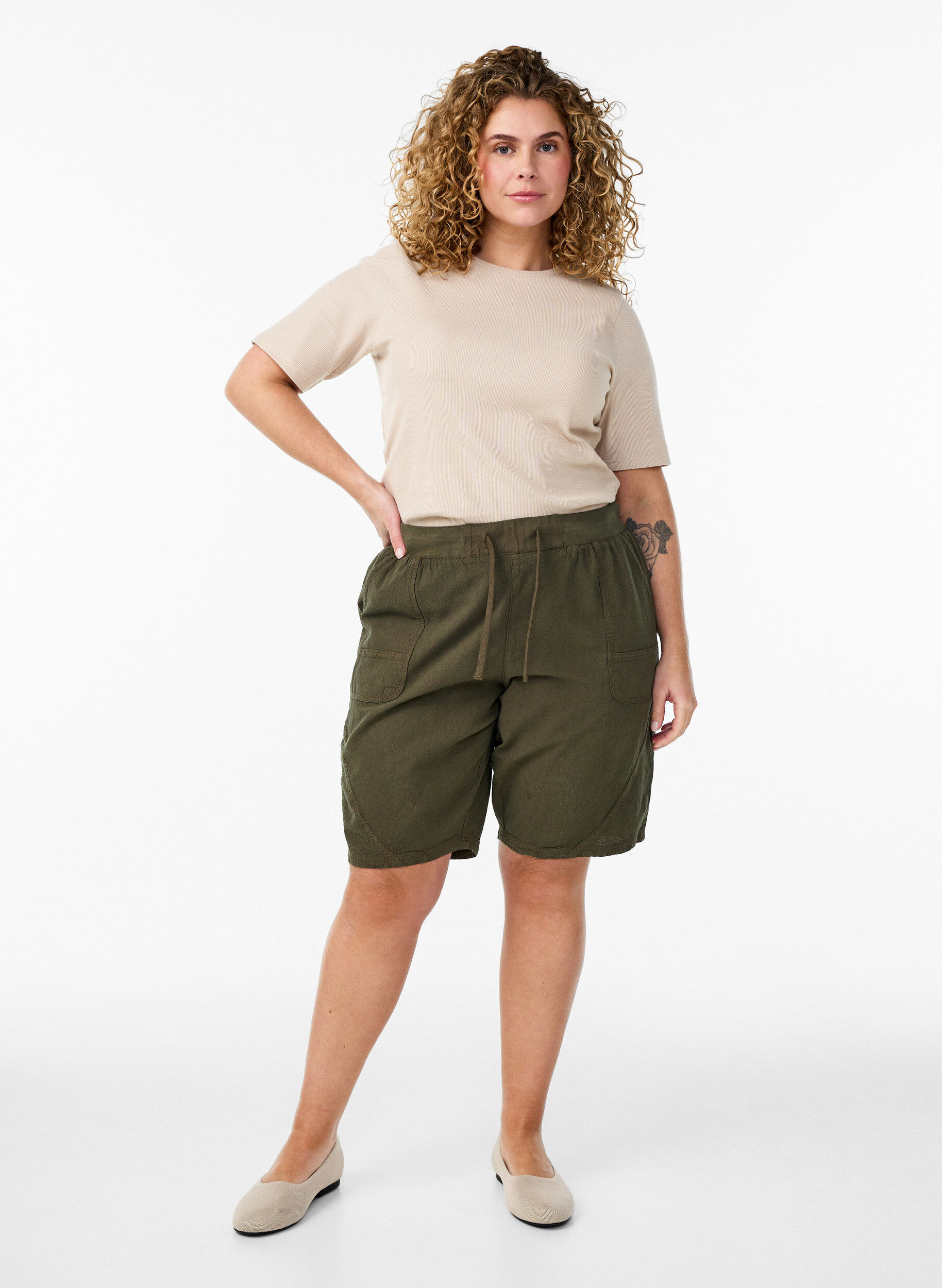 ZizziL&ouml;sa shorts i bomull med fickor, Gr&ouml;n, Model image number 1