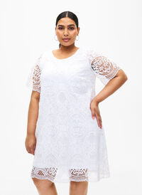 Kortärmad festklänning i spets, Bright White, Model